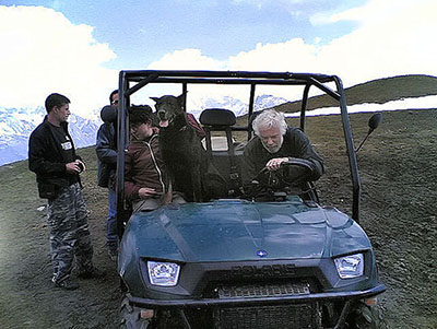Chien Beauceron en tournage cinéma avec Jean-Luc Bideau